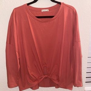 Long sleeve tee with knotted front